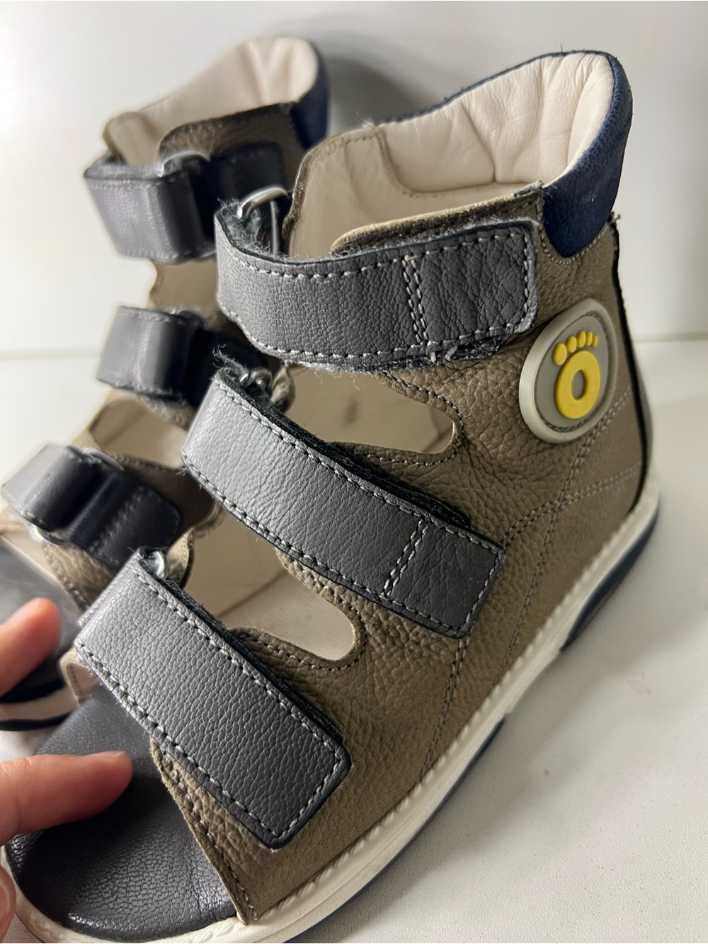 Kids Open-Toe Orthopedic Sandals in Olive with Black Straps - Picture 3 of 14
